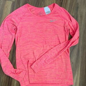 Nike women’s running top medium